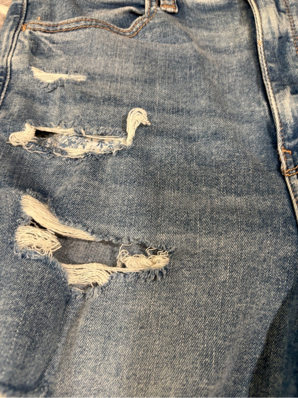 American Eagle Jeans, Highest Rise Jegging, Ripped Thrashed, Sz 10 X-Short 29x24 - Picture 9 of 12